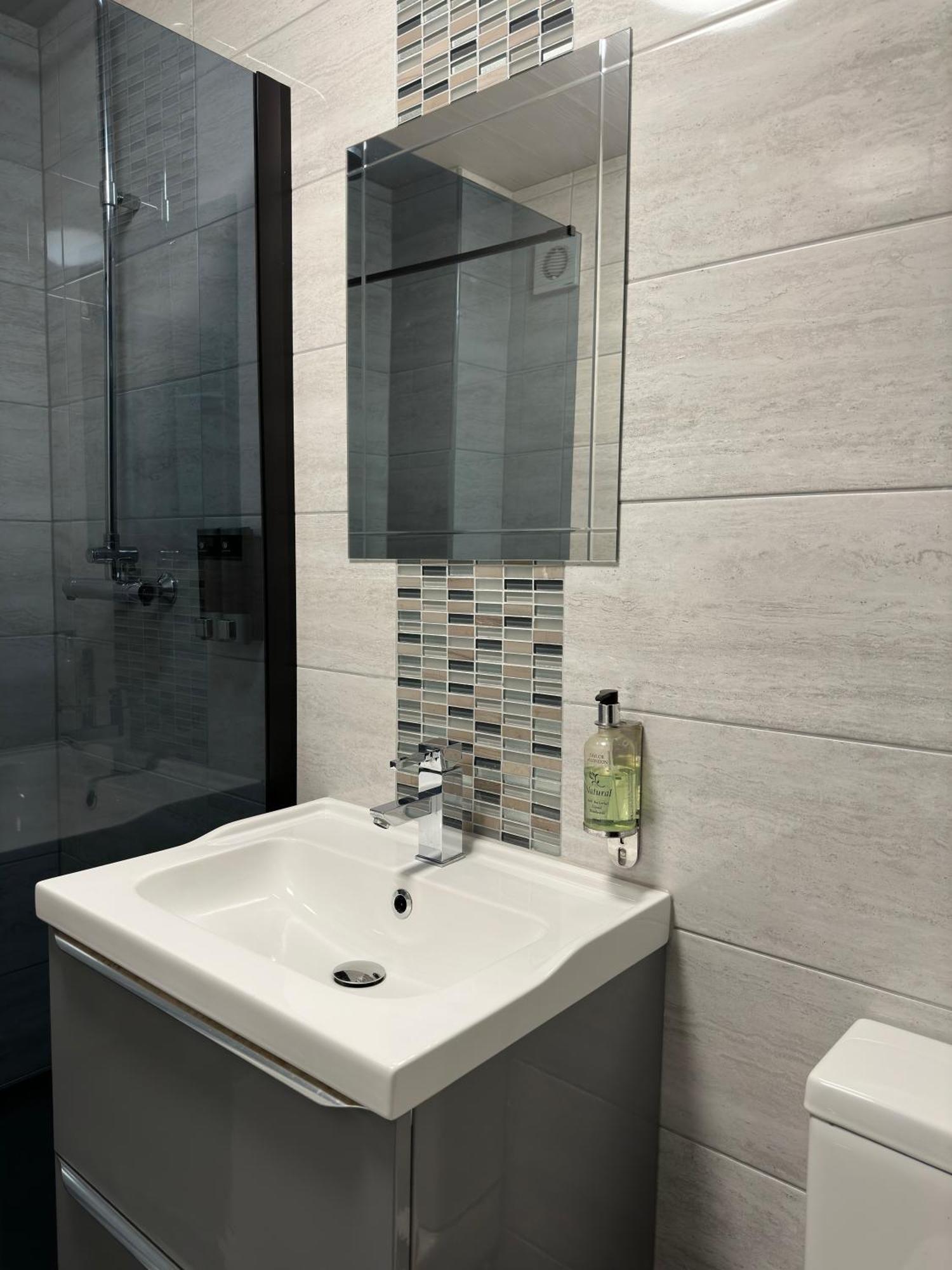 Bentinck Apartments Нюкасъл ъпон Тайн Екстериор снимка